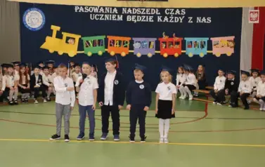 Część artystyczna. Uczniowie klasy 1b
