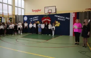 Przem&oacute;wienie Pani Dyrektor Anny Sadok, oraz Pani Wicedyrektor Ewy Bielawskiej