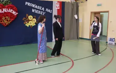 Część artystyczna - woźna, dyrektororaz kucharka