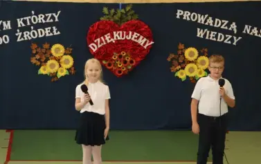 Część artystyczna - śpiew ch&oacute;ru, Ania i Marcel