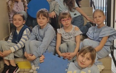 23.Zdjęcia klas na ściance