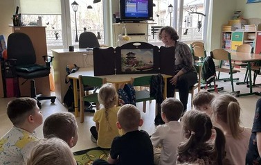 Teatrzyk Kamishibai w przedszkolu.jpeg