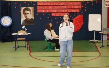 Część artystyczna - przem&oacute;wienie uczennicy.