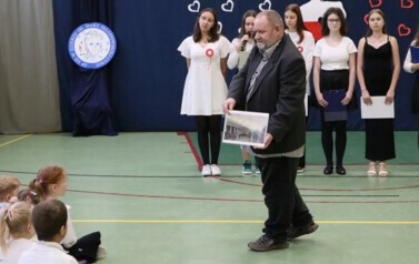 Występ artystyczny: Prezentacja historycznych zdjęć.
