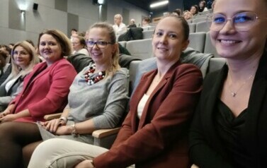 Dyrekcja i nauczyciele SP10 w Zgierzu