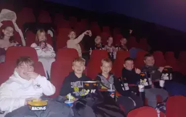 Klasa 4B w sali projekcyjnej