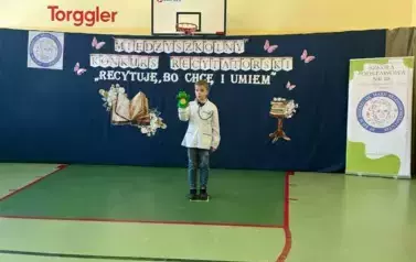 Wystąpienie uczestnika konkursu recytatorskiego przed komisją.