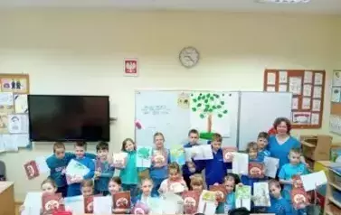 7 zdjęcie grupowe z kl.1a