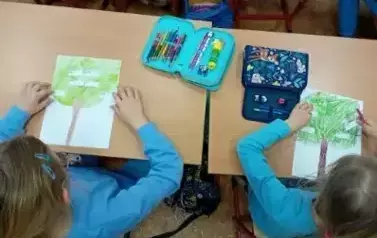 4 prace uczni&oacute;w przedstawiające drzewa genealogiczne