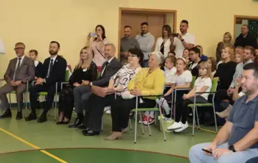 Przybyli goście, oglądający część artystyczną