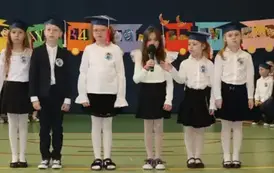 Część artystyczna. Wystąpienie uczennic klasy 1a