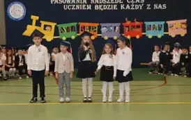 Część artystyczna. Uczniowie klas pierwszych