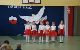 16.Recytacja wierszy przez uczennice klasy 2