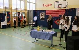 Przem&oacute;wienie Pani Dyrektora Szkoły Pani Anny Sadok.