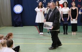 Występ artystyczny: Prezentacja historycznych zdjęć.