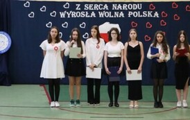 Występ artystyczny: Wystąpienie uczennic z klasy 8B