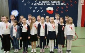 Występ artysyczny : Wykonanie pieśni I Brygady Legion&oacute;w Polskich, przez 3B.