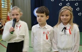 Występ artystyczny: przedstawienie wierszy.