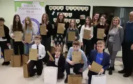 Grupowe zdjęcie uczestnik&oacute;w konkursu