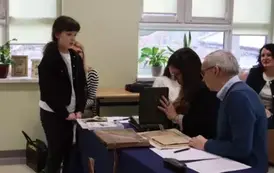 Prezentacja materiał&oacute;w komisji, przez uczennicę