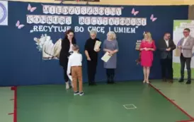 Wręczenie nagr&oacute;d za udział w konkursie.