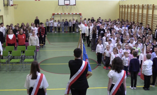 Zdjęcie do Szkoła do hymnu