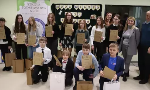 Grupowe zdjęcie uczestników konkursu.